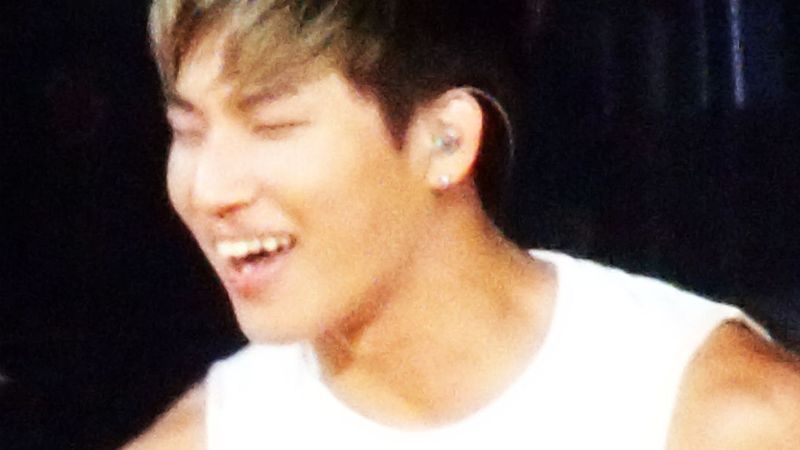 Daesung performing on the Alive World Tour