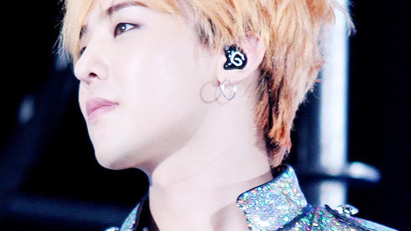 G-Dragon at the Infinite Challenge music festival, 2015